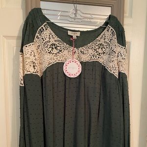 SOLD! Umgee lace detail top - size small